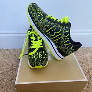 Michael Kors brand new! Size 5!